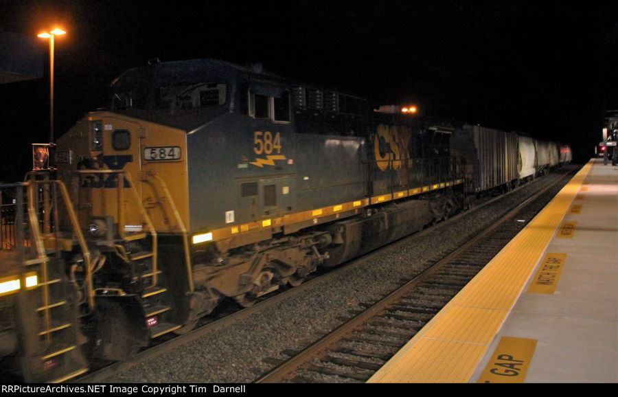 CSX 584 on Q410